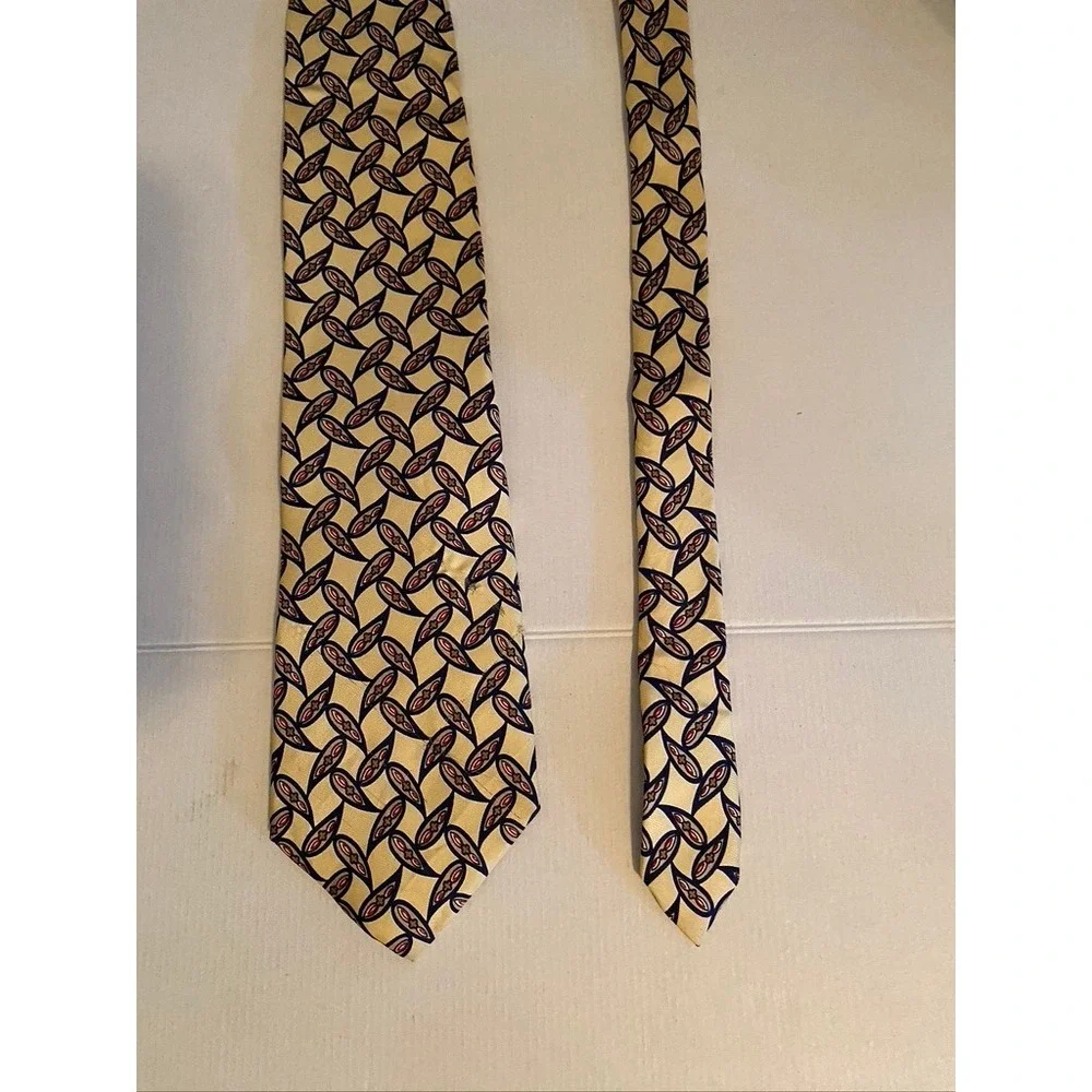 Roundtree & Yorke Mens Silk Tie Yellow Geometric Teardrop Navy Red Hand Sewn USA